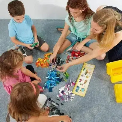 Lego 10698 Large Creative Brick Box Classic Age 4 to 99 by 790 Pieces